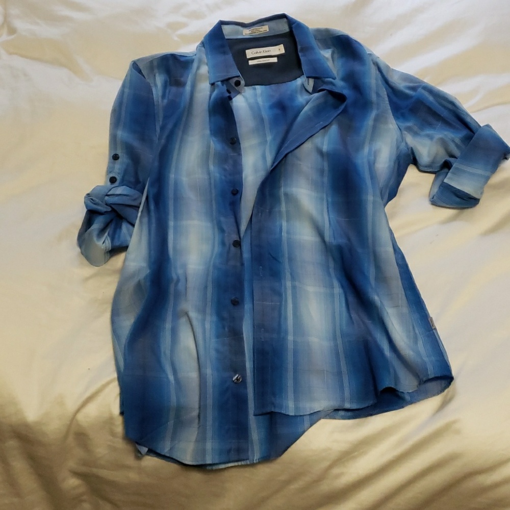 CALVIN KLEIN blue and white plaid button down - M